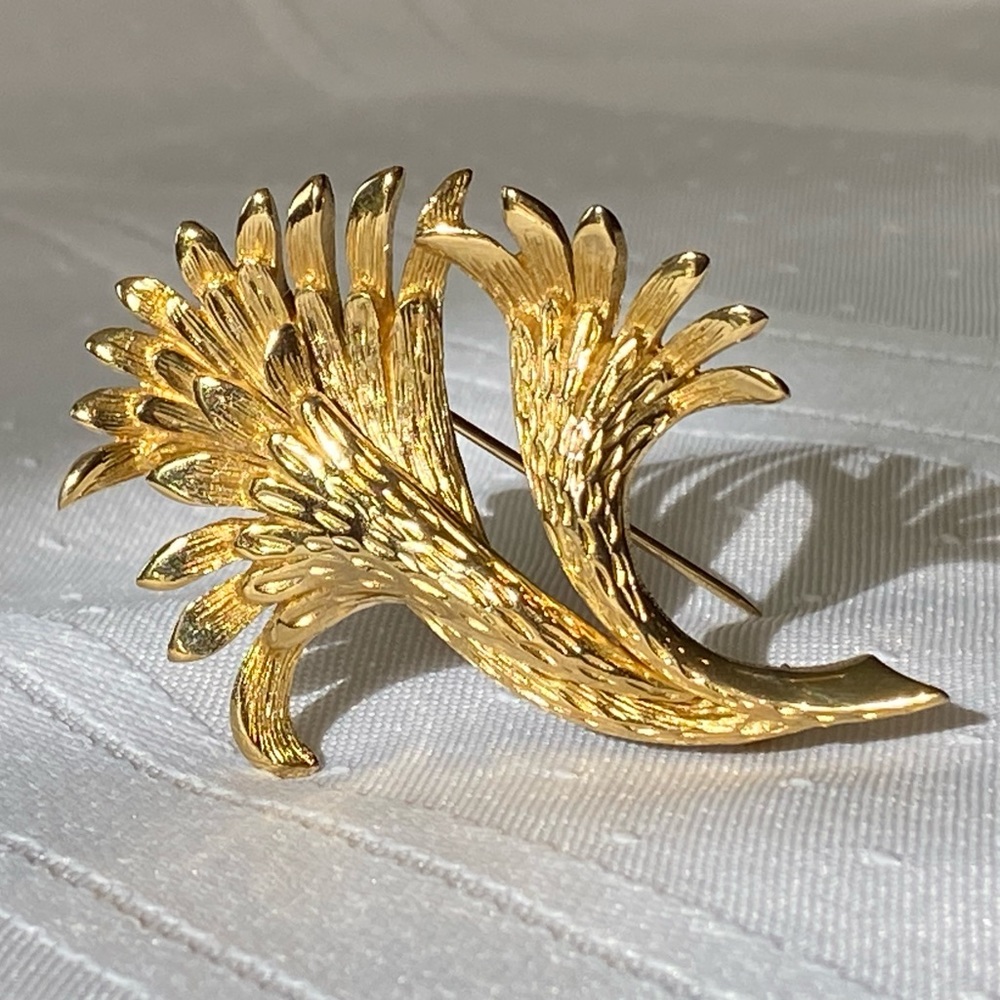 Vintage Designer Vendome Flower Gold Tone Brooch Pin